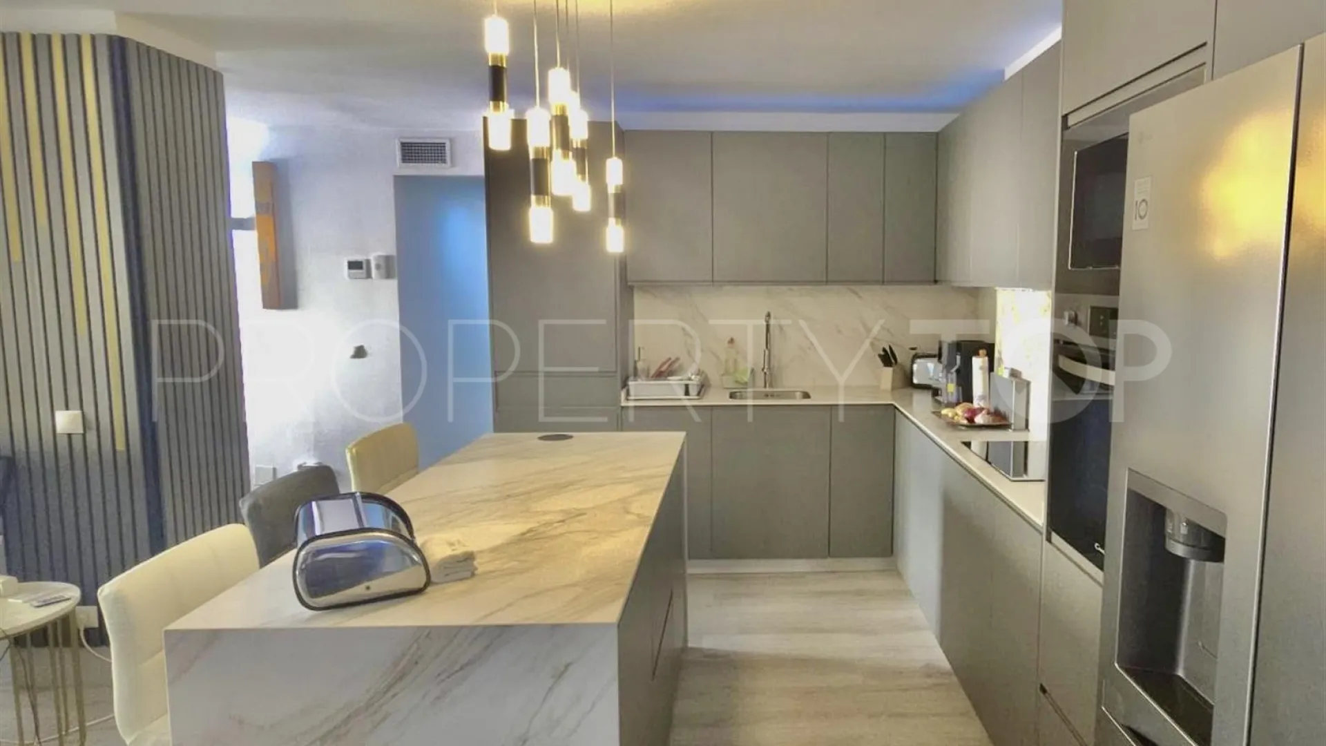 Marbella Centro, apartamento de 3 dormitorios a la venta