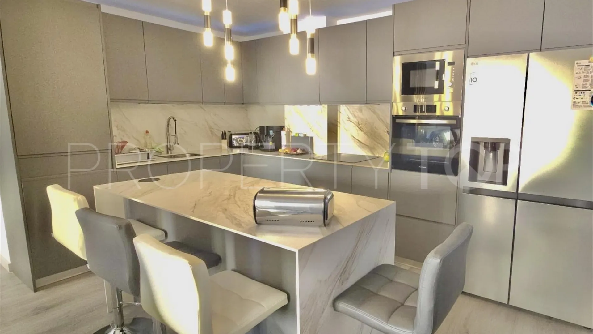 Marbella Centro, apartamento de 3 dormitorios a la venta