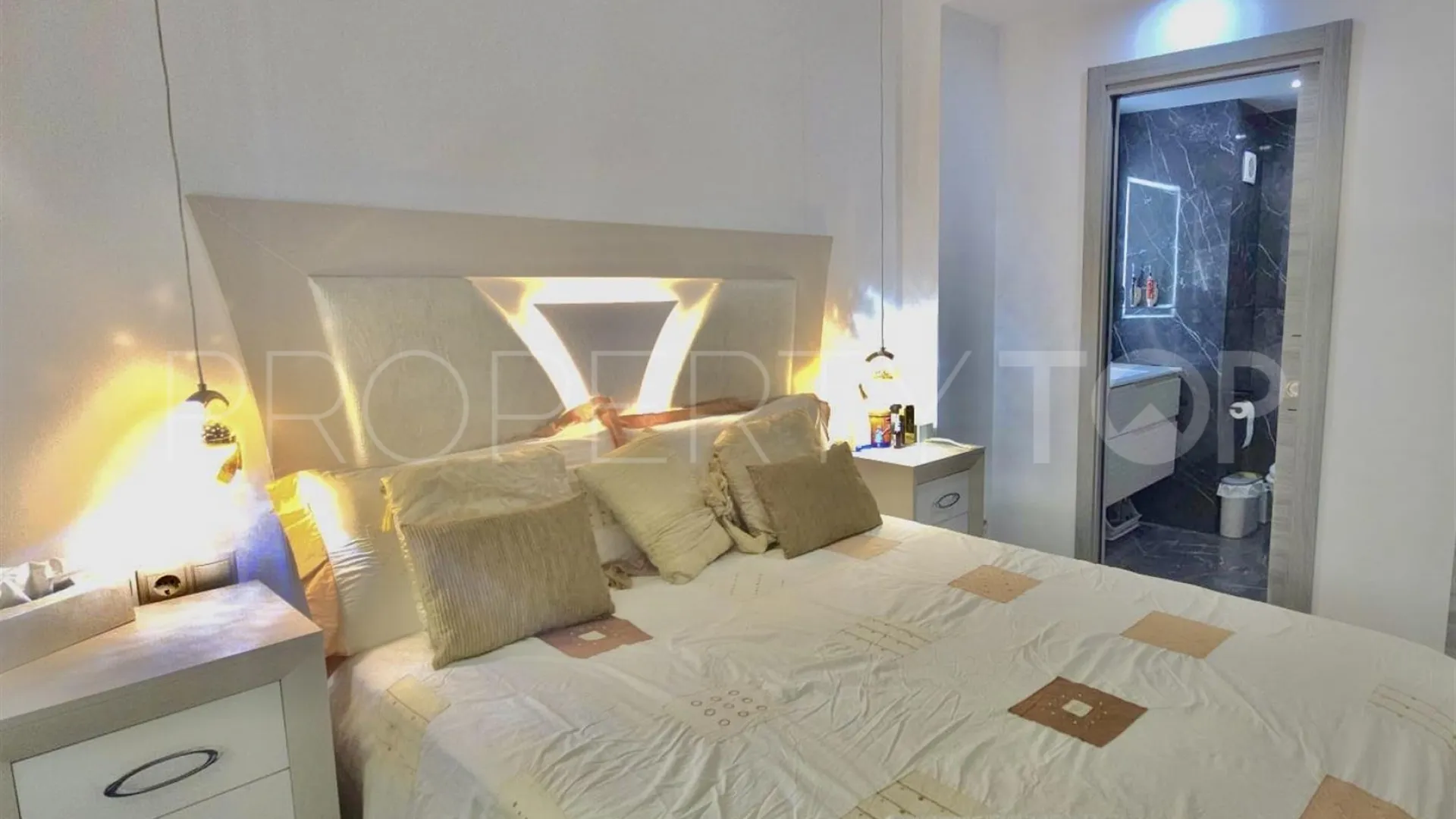 Marbella Centro, apartamento de 3 dormitorios a la venta