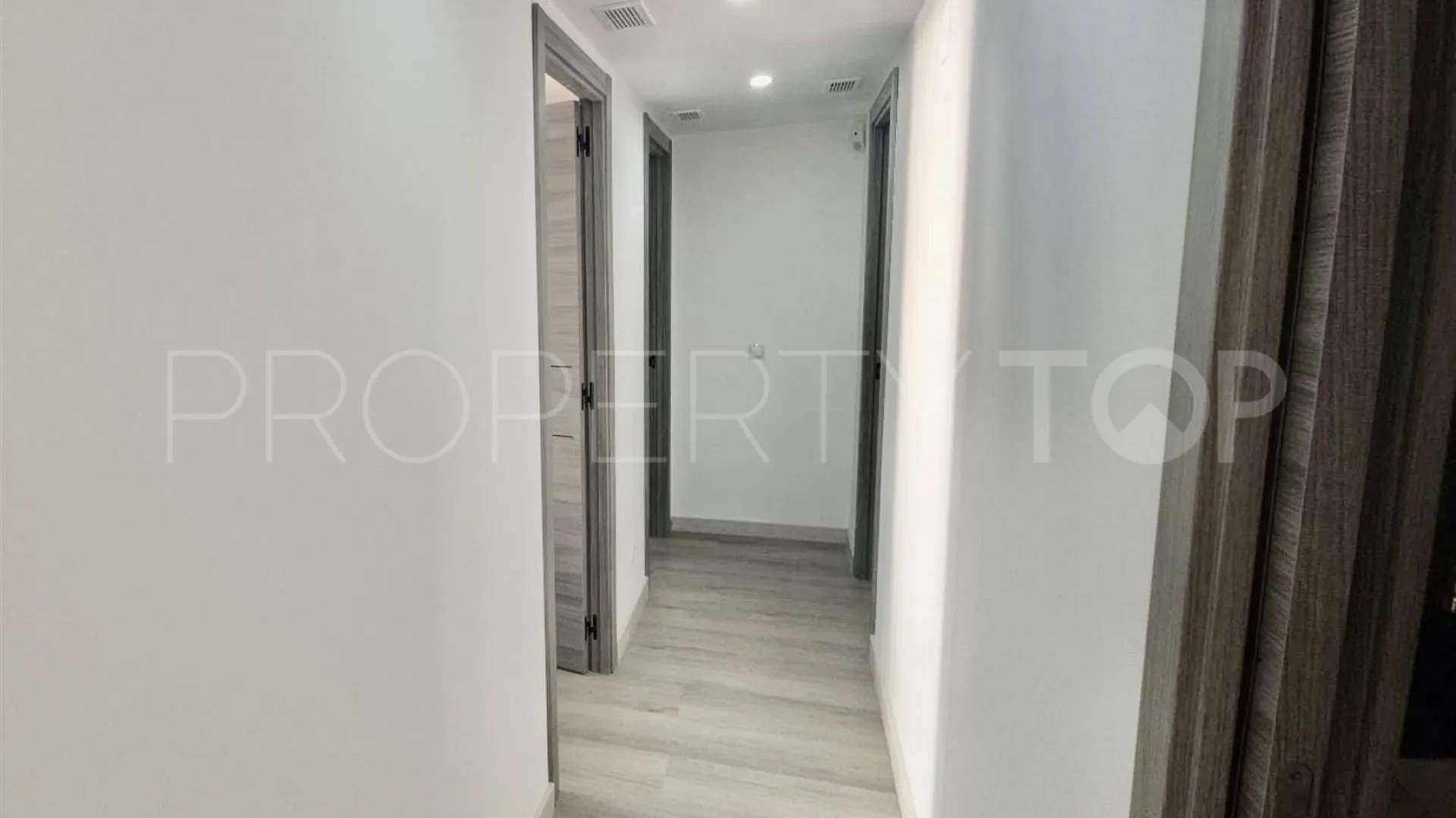 Marbella Centro, apartamento de 3 dormitorios a la venta