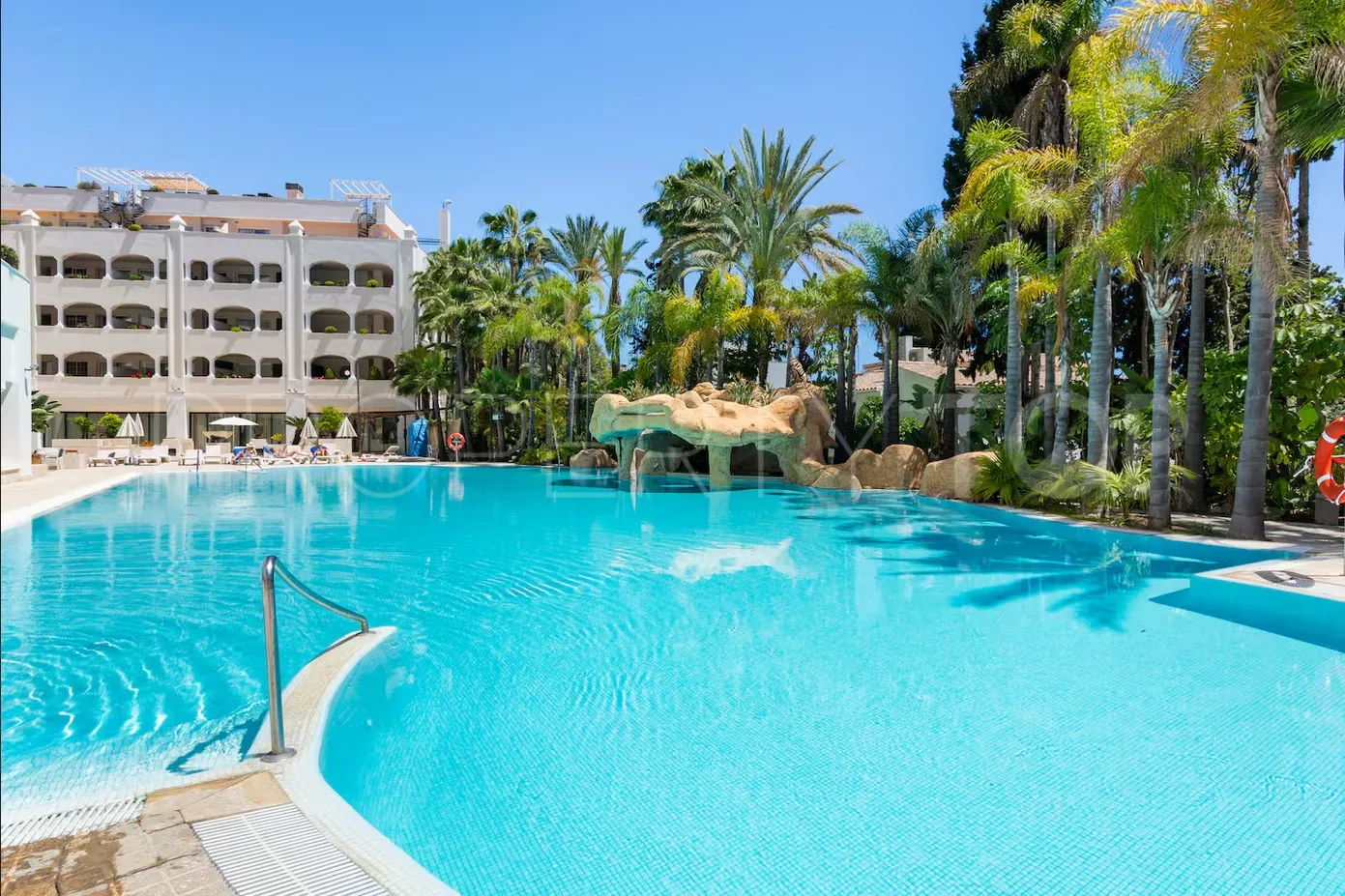 Apartment in Guadalpin Suites for sale