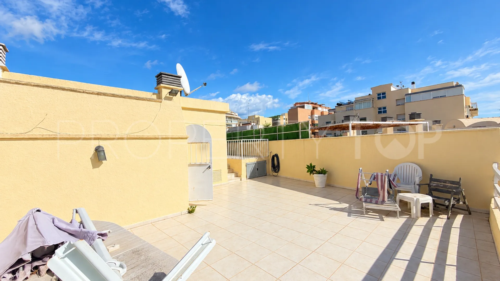 Comprar atico duplex de 4 dormitorios en Marbella Centro
