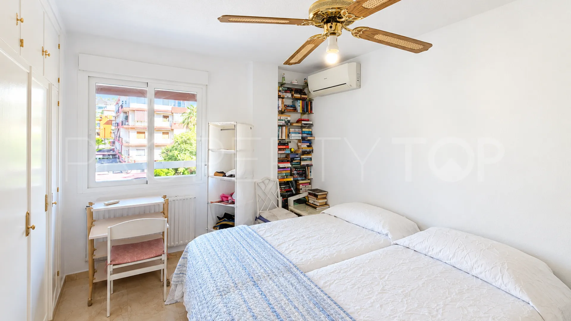 Comprar atico duplex de 4 dormitorios en Marbella Centro