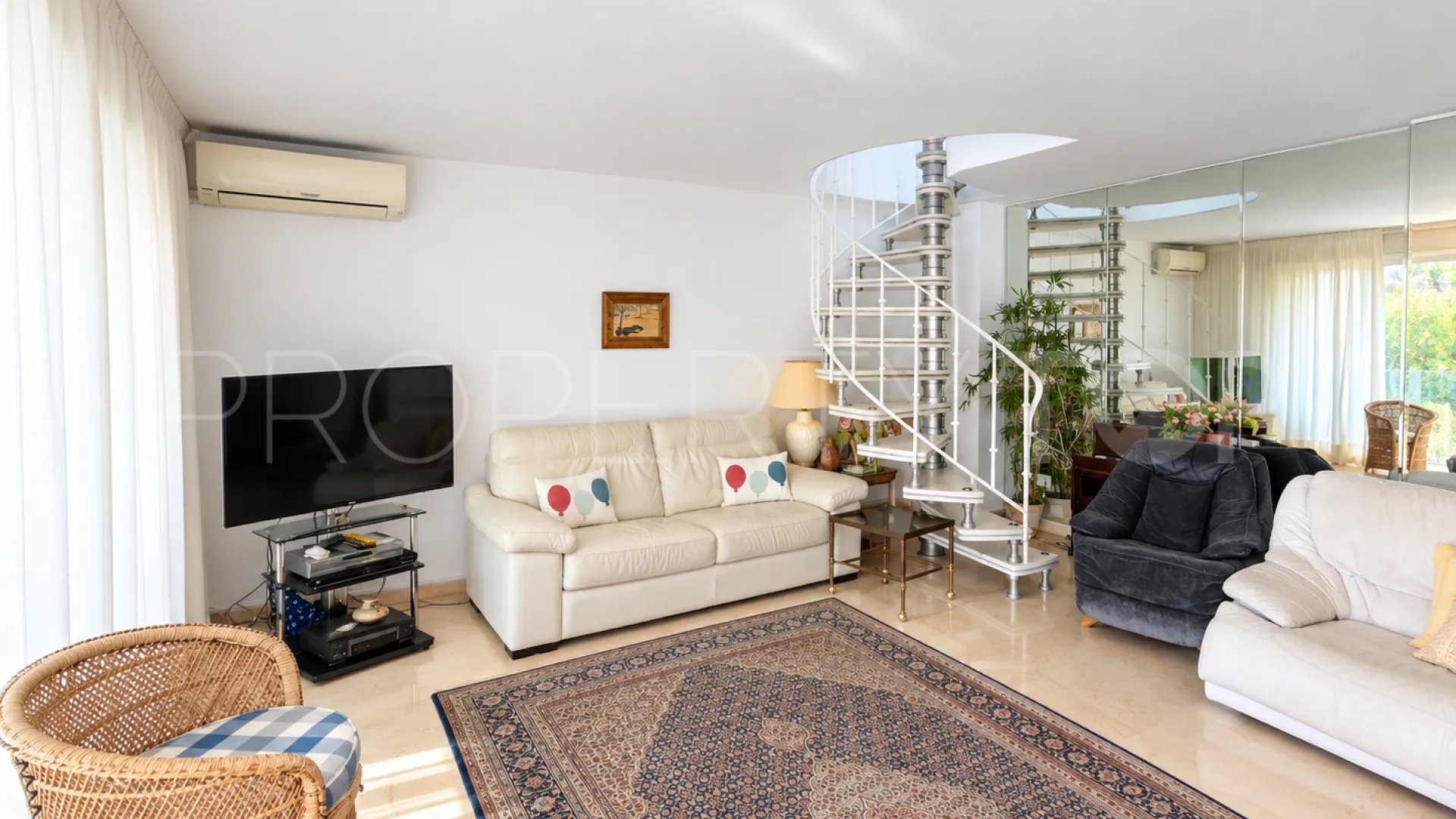 Comprar atico duplex de 4 dormitorios en Marbella Centro