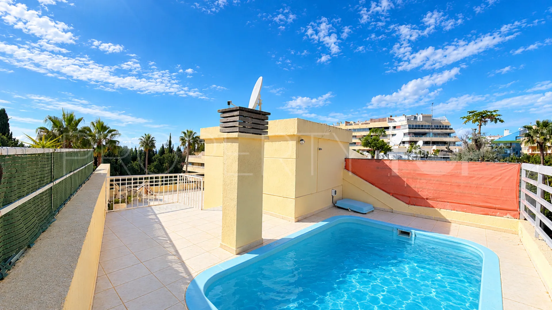 Comprar atico duplex de 4 dormitorios en Marbella Centro