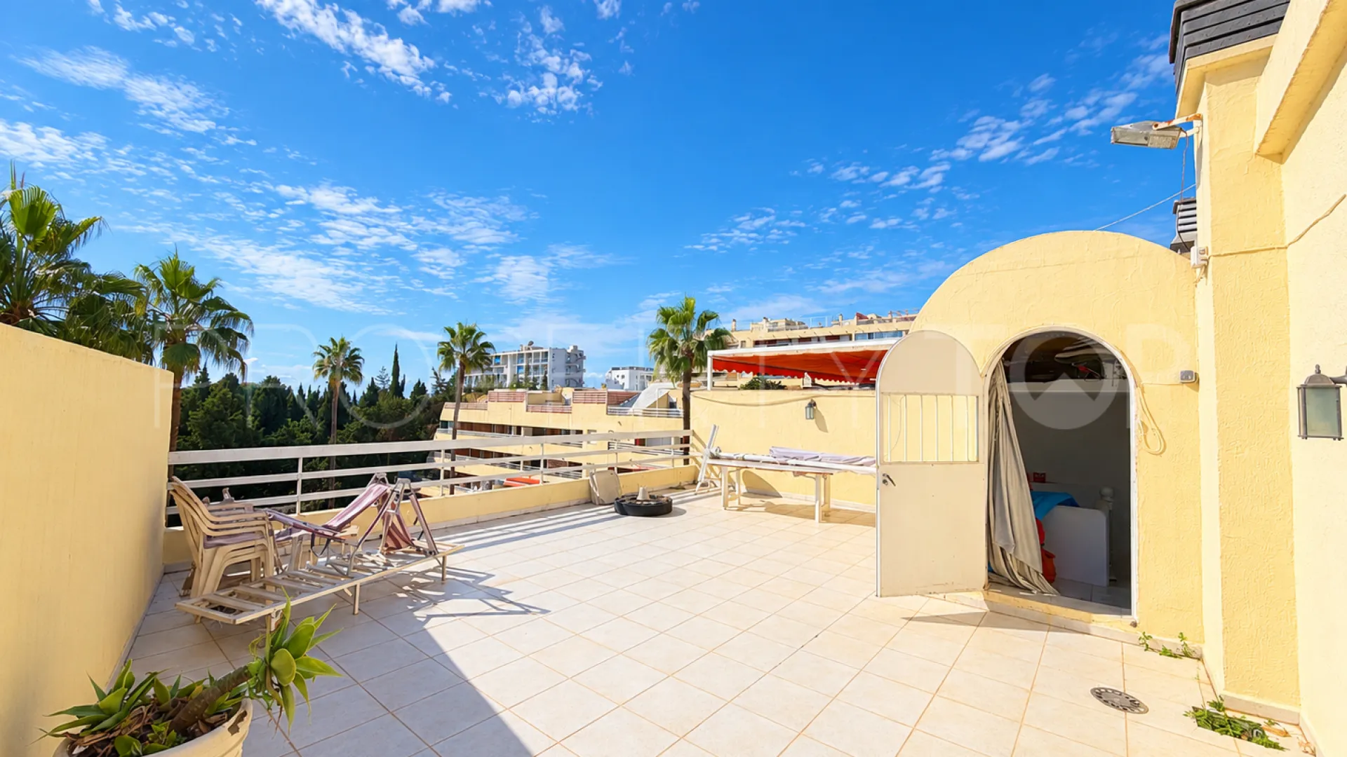 Comprar atico duplex de 4 dormitorios en Marbella Centro