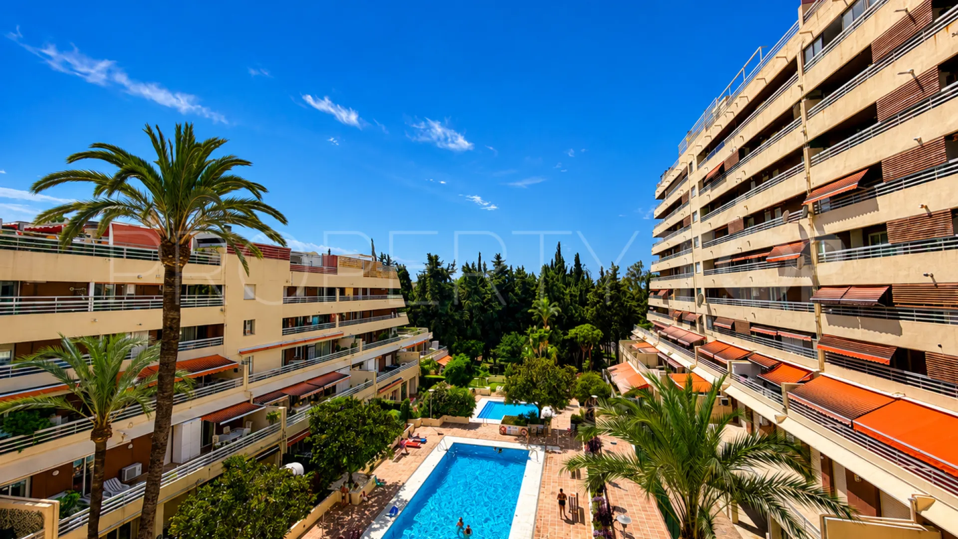 Comprar atico duplex de 4 dormitorios en Marbella Centro