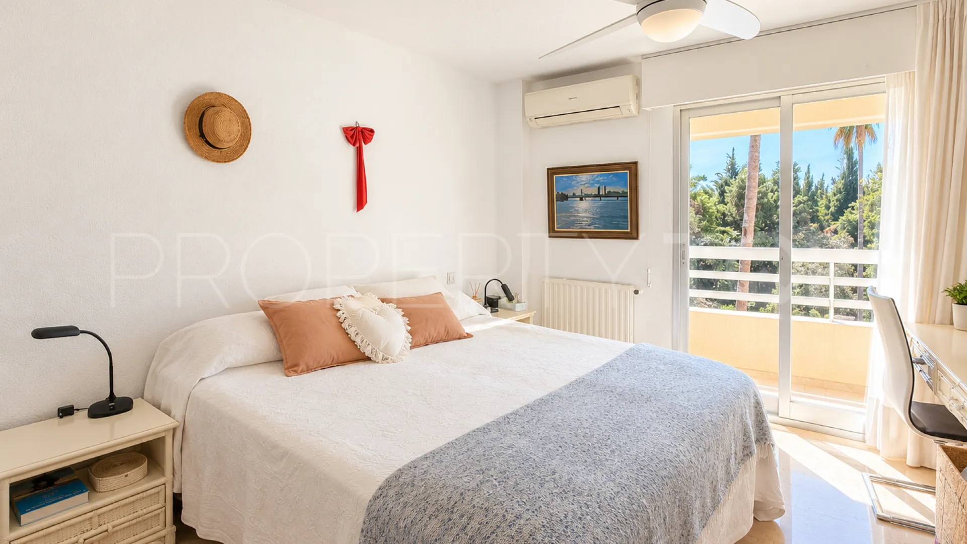 Comprar atico duplex de 4 dormitorios en Marbella Centro