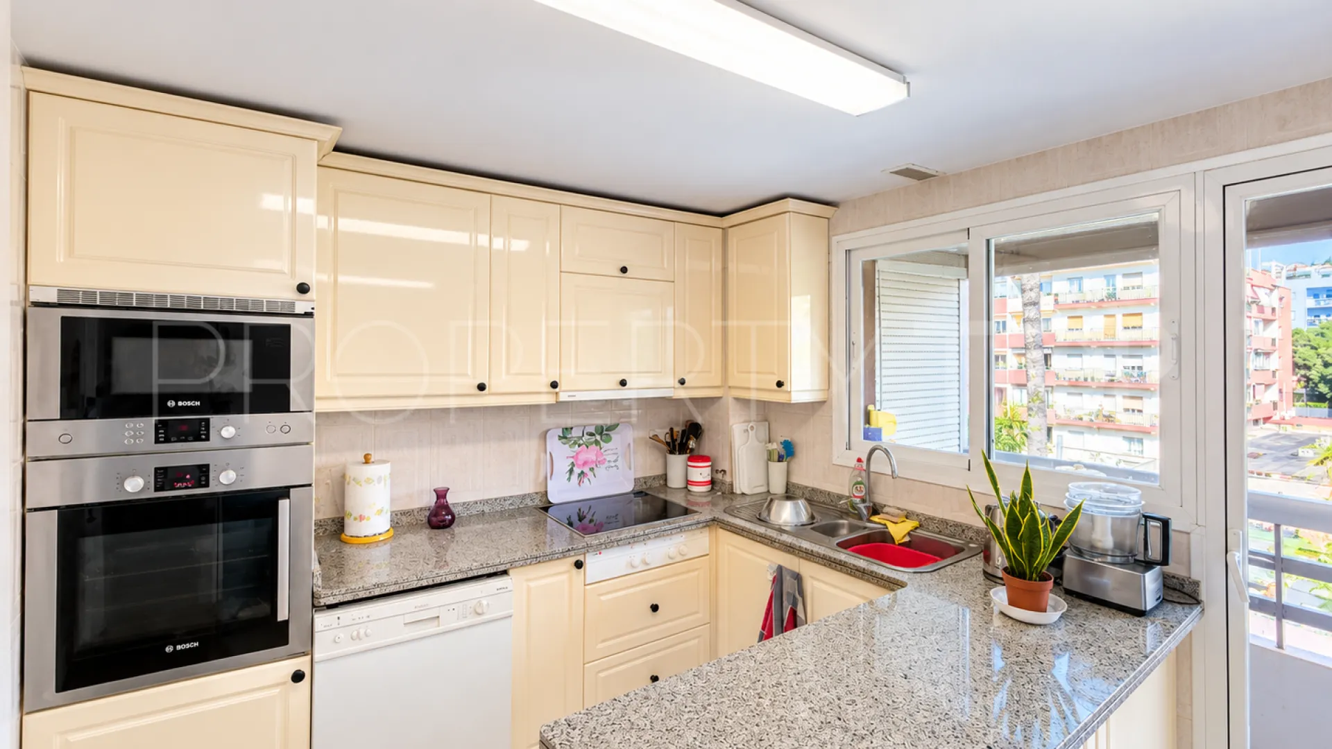Comprar atico duplex de 4 dormitorios en Marbella Centro