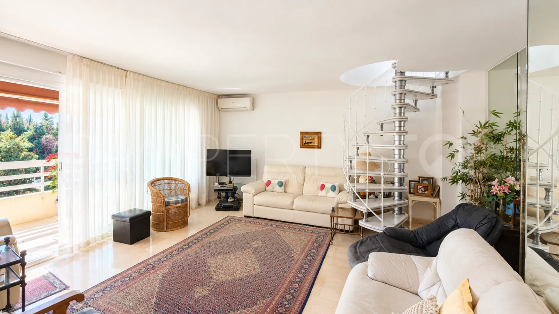 Comprar atico duplex de 4 dormitorios en Marbella Centro