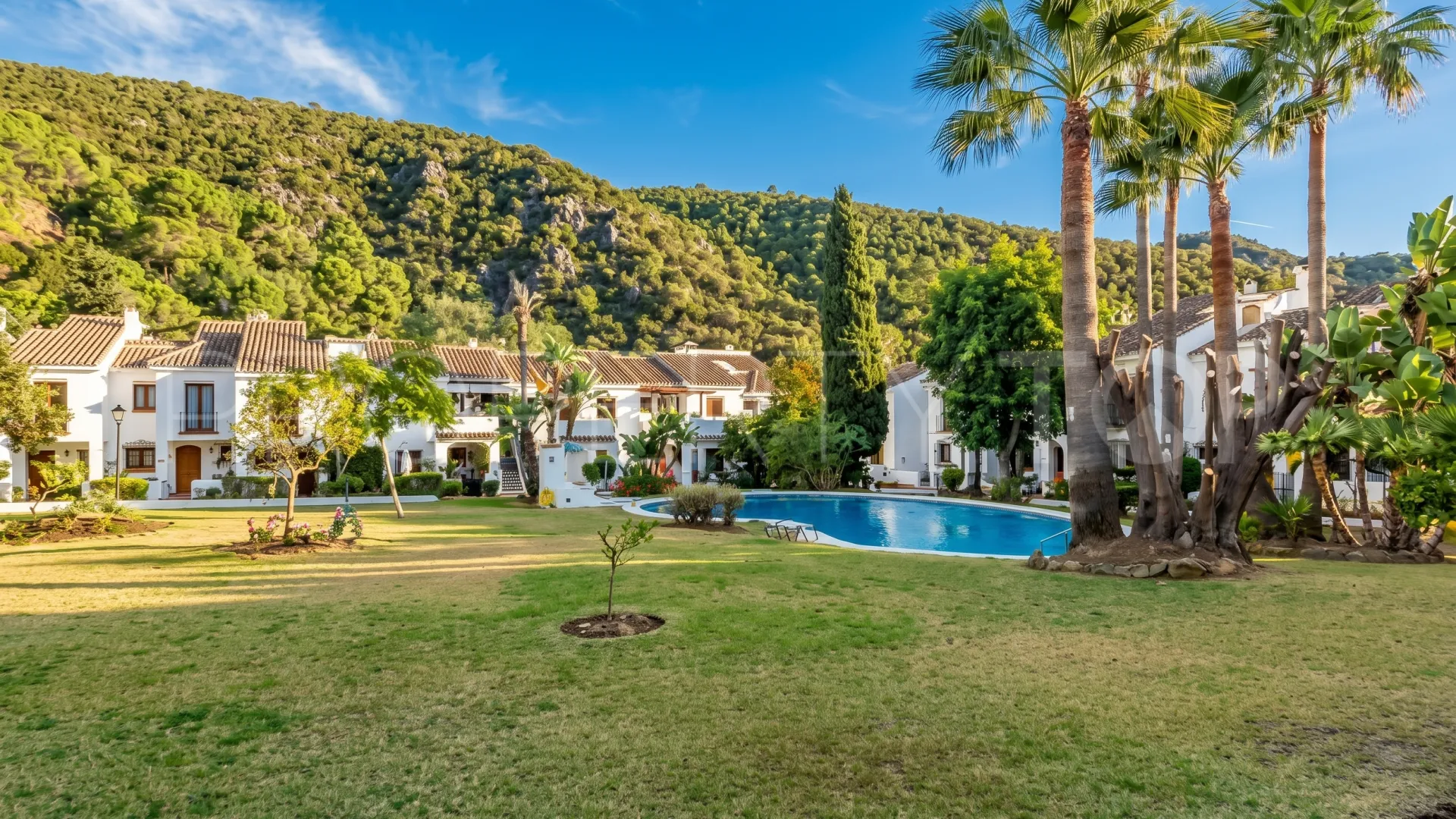 For sale Benahavis Centro town house with 3 bedrooms