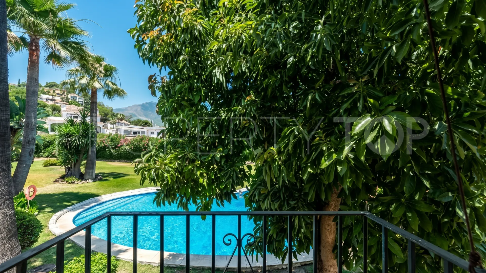 For sale Benahavis Centro town house with 3 bedrooms