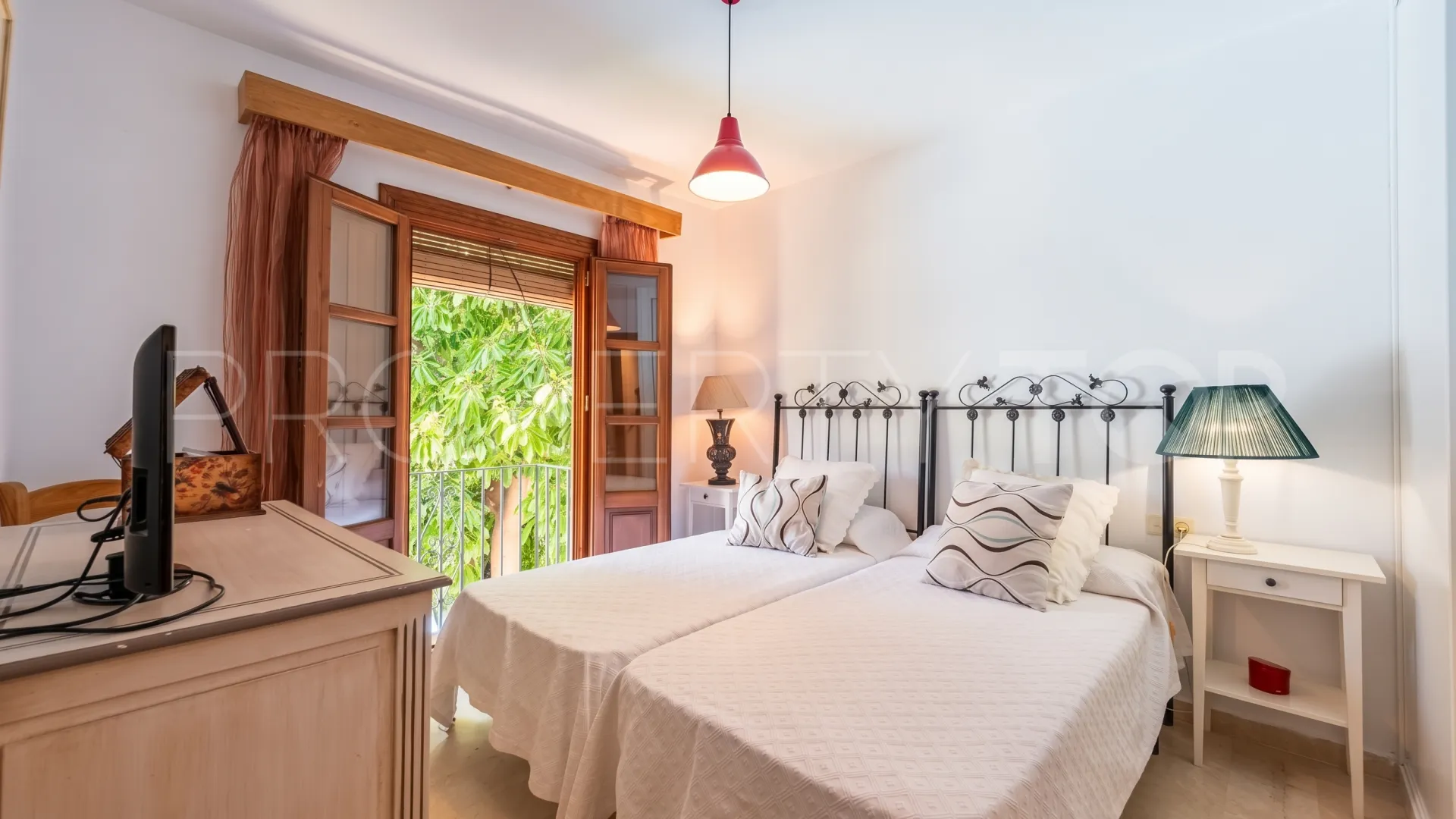 For sale Benahavis Centro town house with 3 bedrooms
