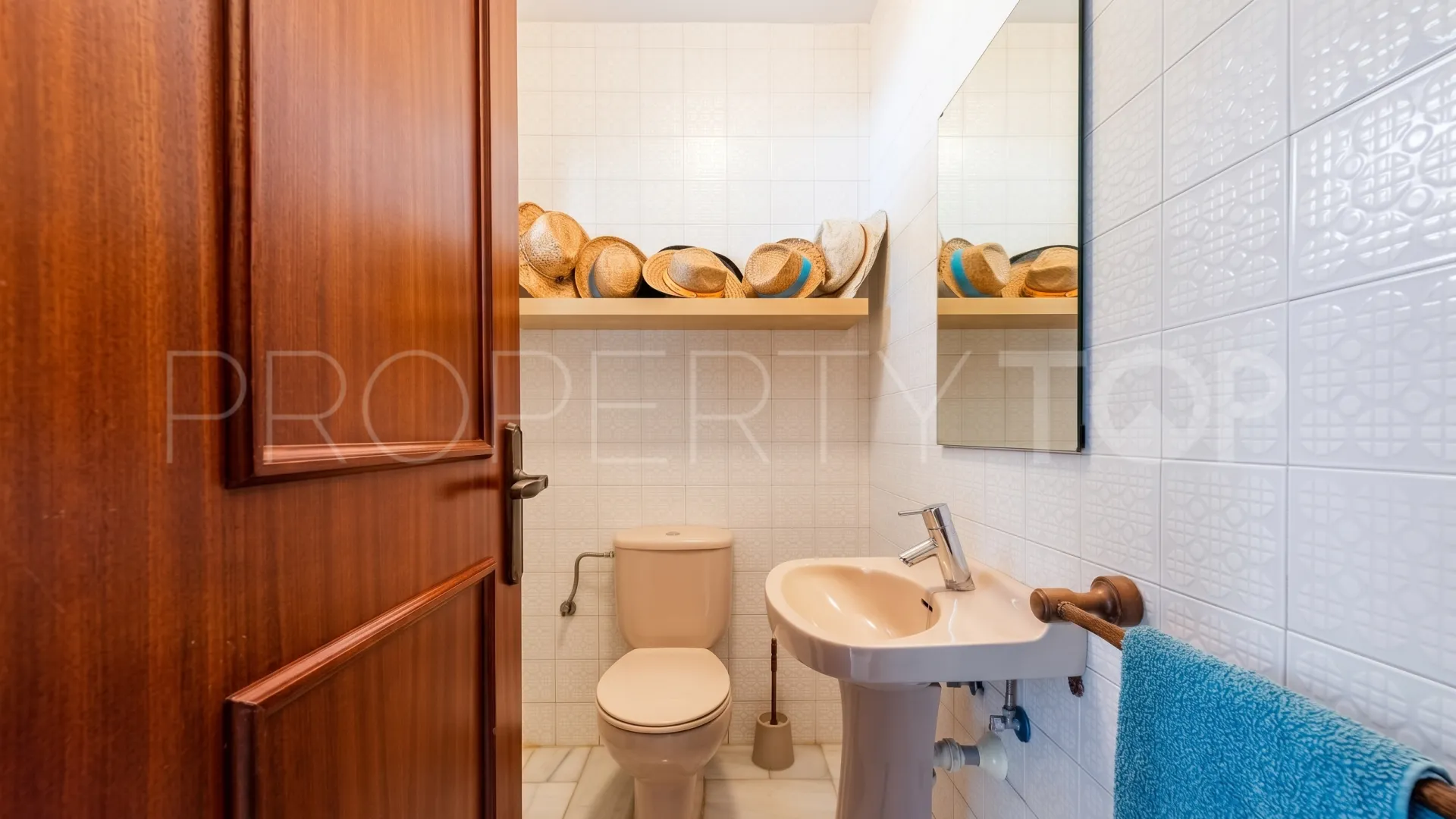 For sale Benahavis Centro town house with 3 bedrooms