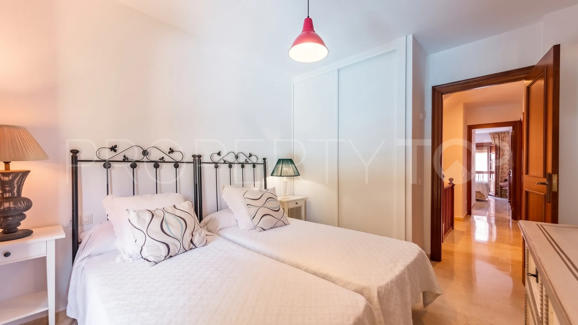 For sale Benahavis Centro town house with 3 bedrooms