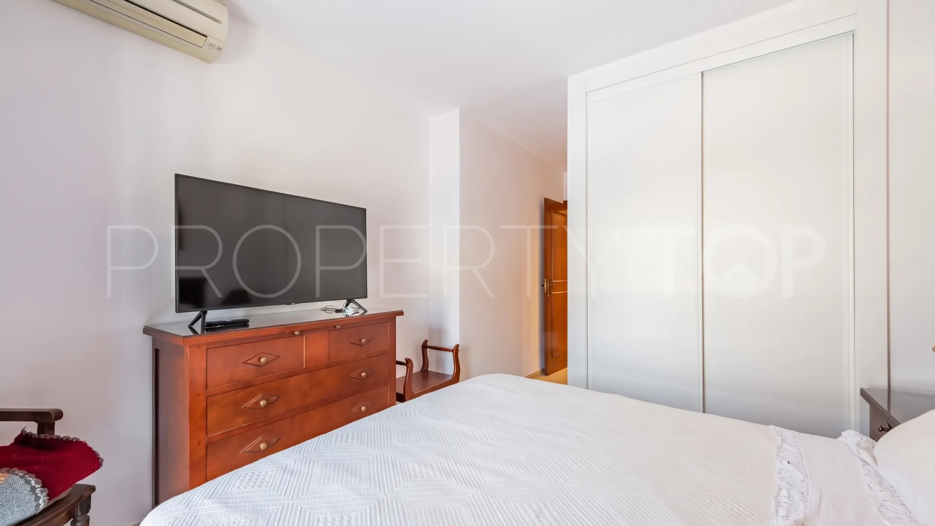 For sale Benahavis Centro town house with 3 bedrooms