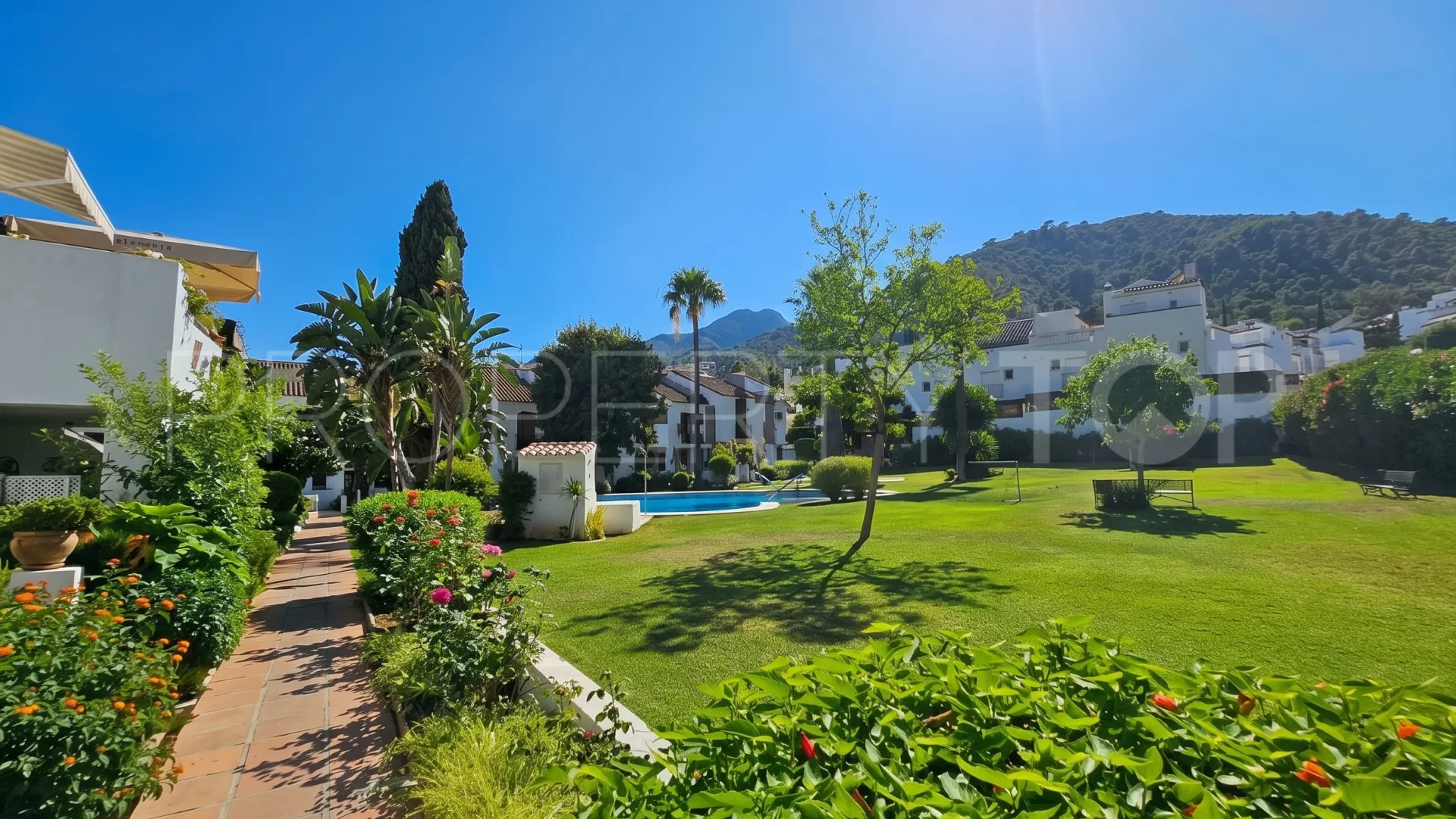 For sale Benahavis Centro town house with 3 bedrooms