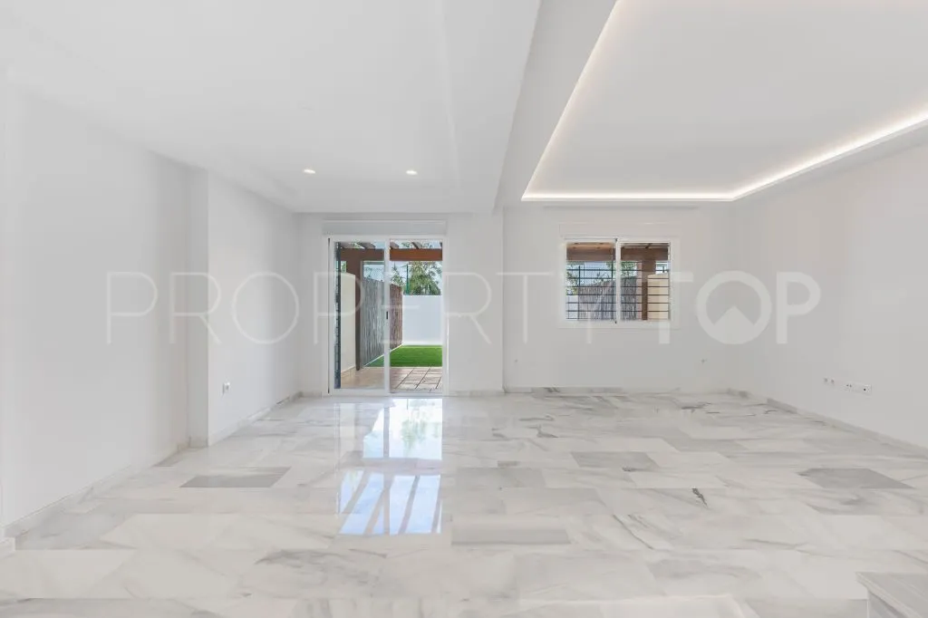 Calahonda 4 bedrooms town house for sale