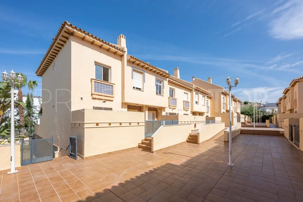 Calahonda 4 bedrooms town house for sale