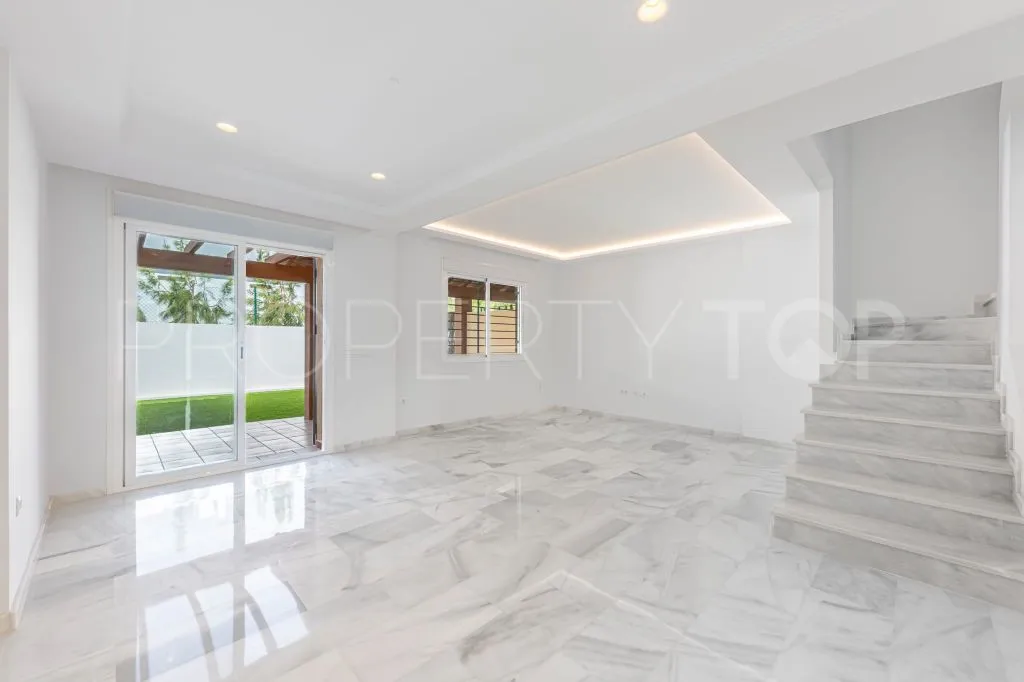 Calahonda 4 bedrooms town house for sale