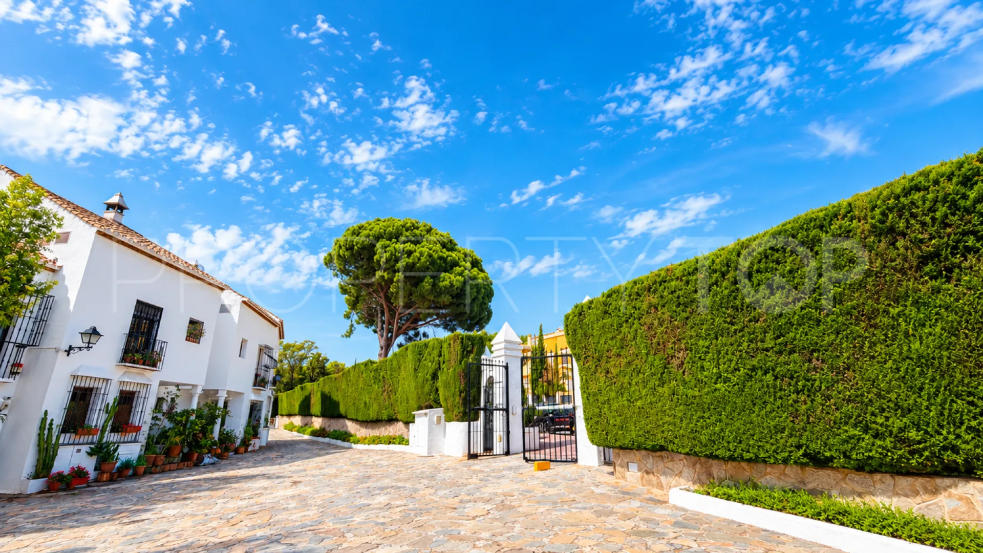 For sale Montepiedra town house