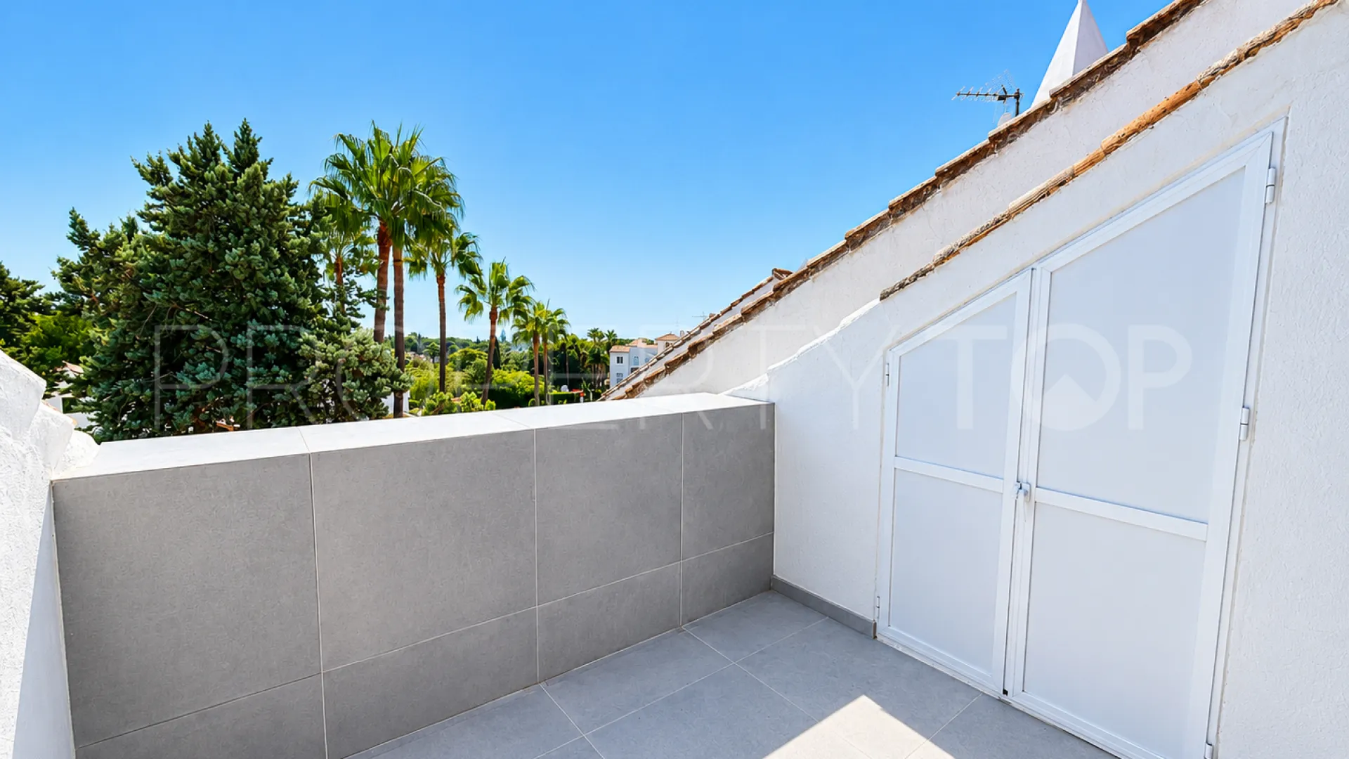 For sale Montepiedra town house