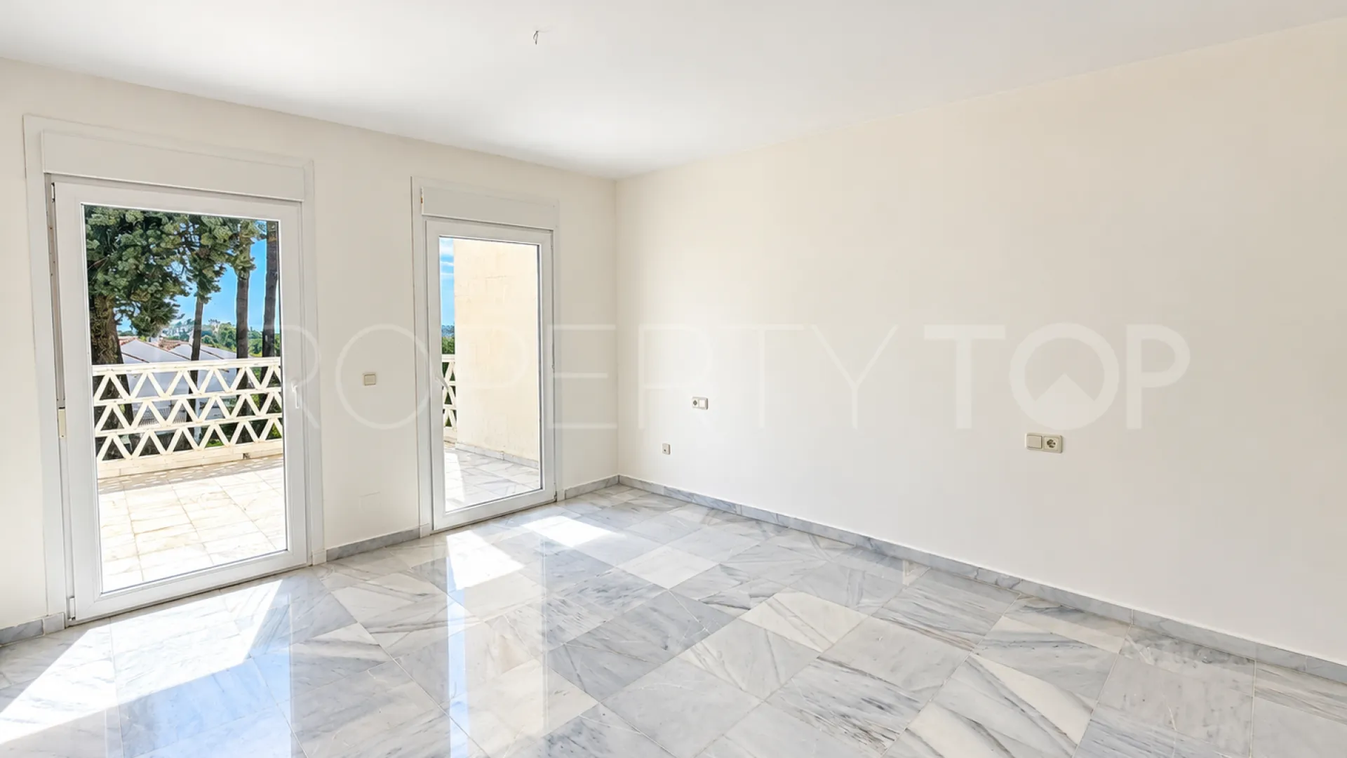 For sale Montepiedra town house
