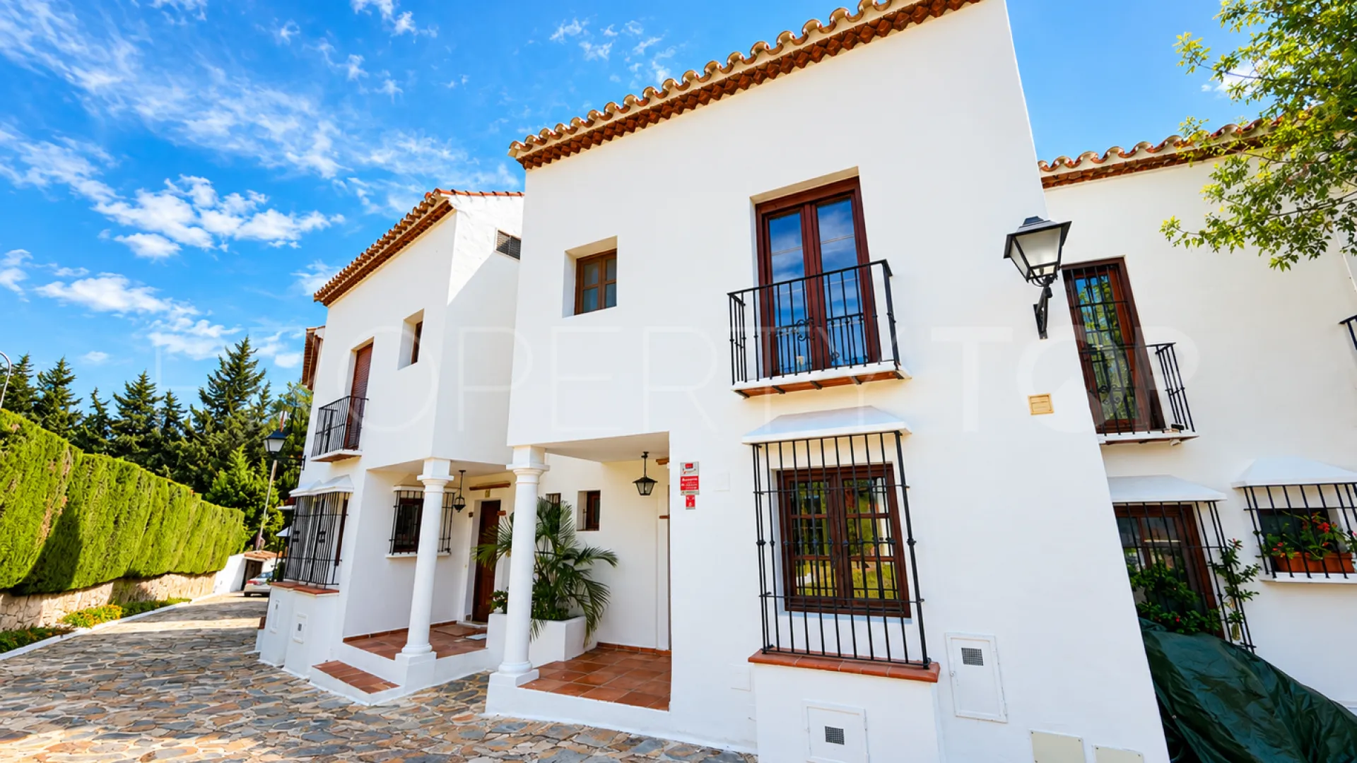 For sale Montepiedra town house
