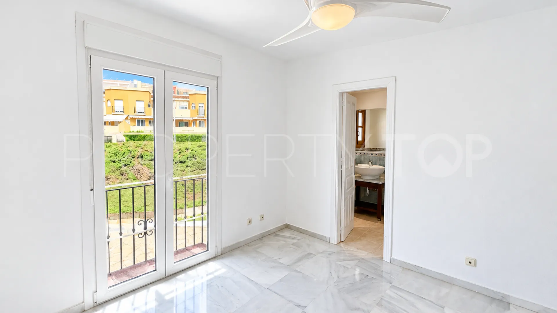 For sale Montepiedra town house