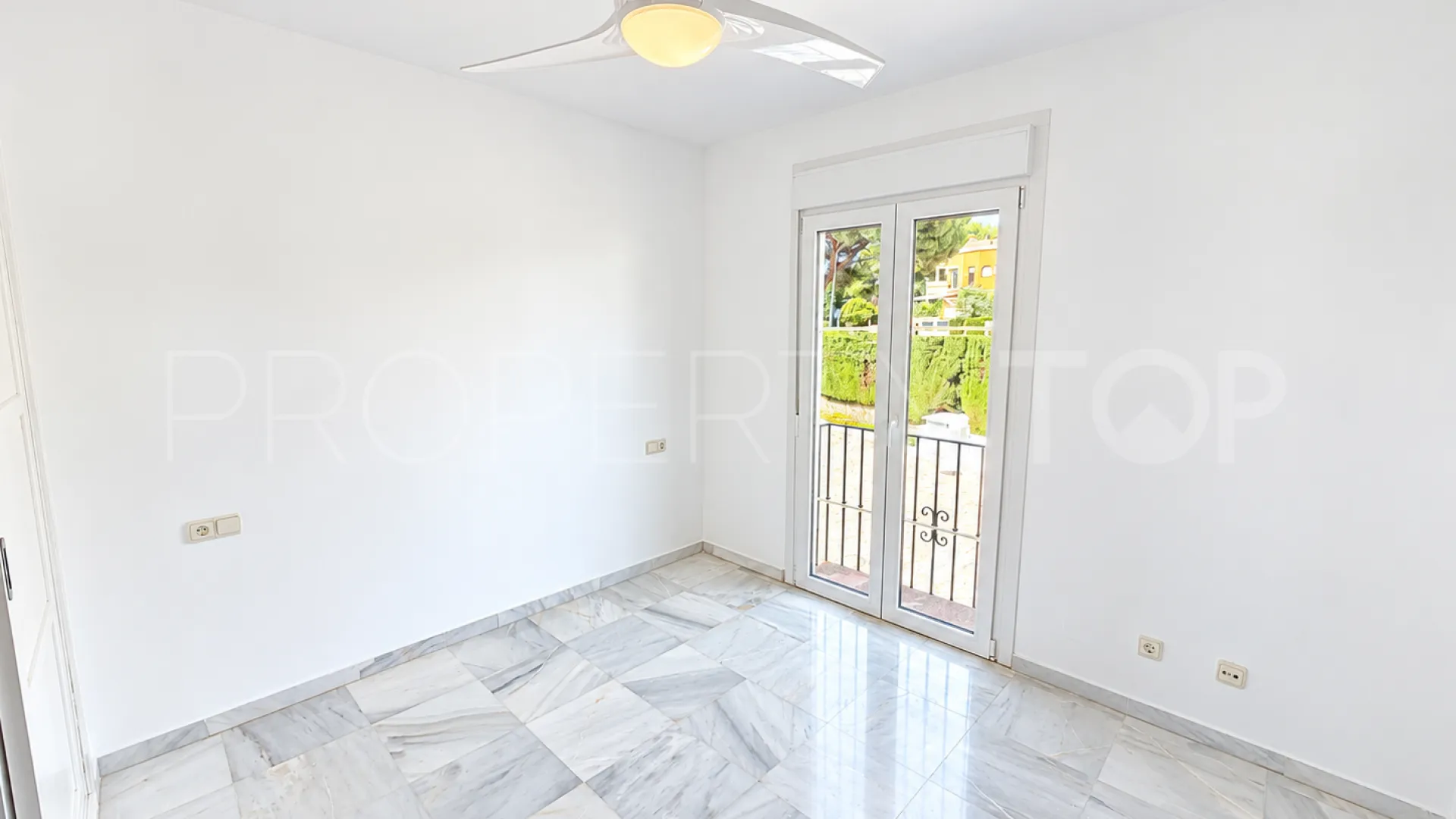 For sale Montepiedra town house