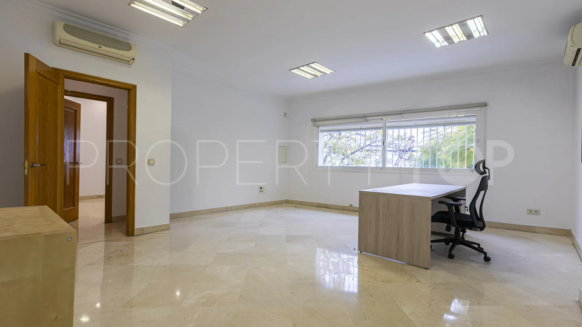 Nave en venta en Plaza de toros-La Ermita con 8 dormitorios