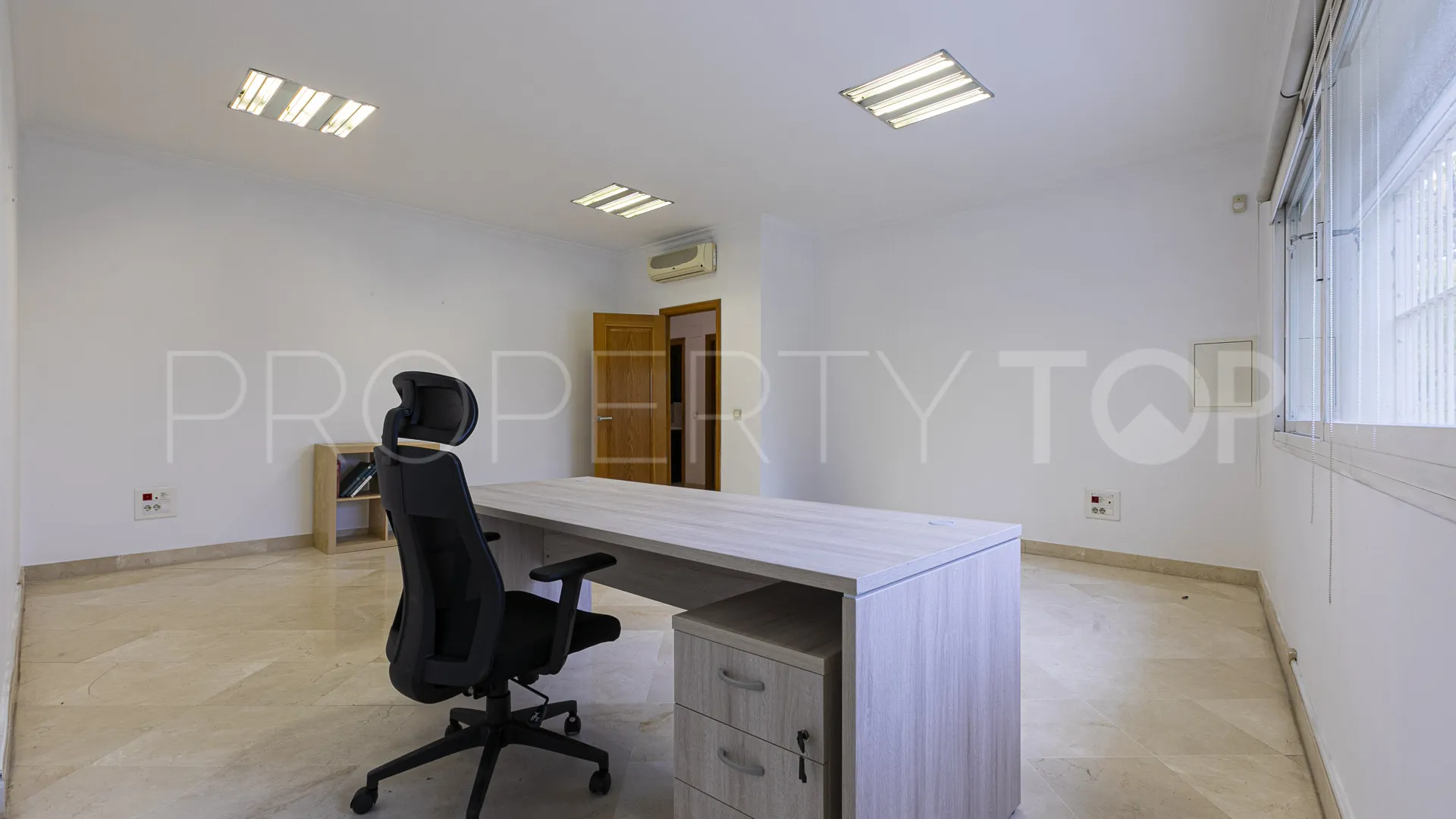 Nave en venta en Plaza de toros-La Ermita con 8 dormitorios