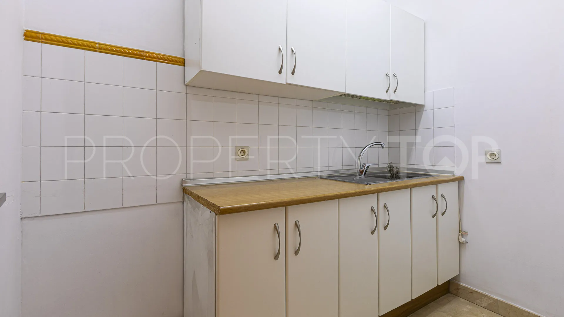 Nave en venta en Plaza de toros-La Ermita con 8 dormitorios