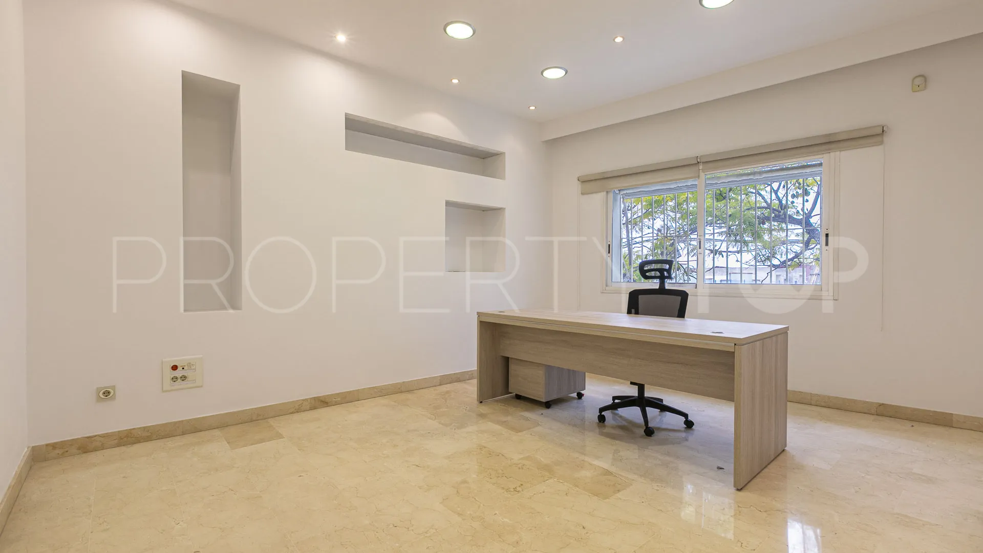 Nave en venta en Plaza de toros-La Ermita con 8 dormitorios