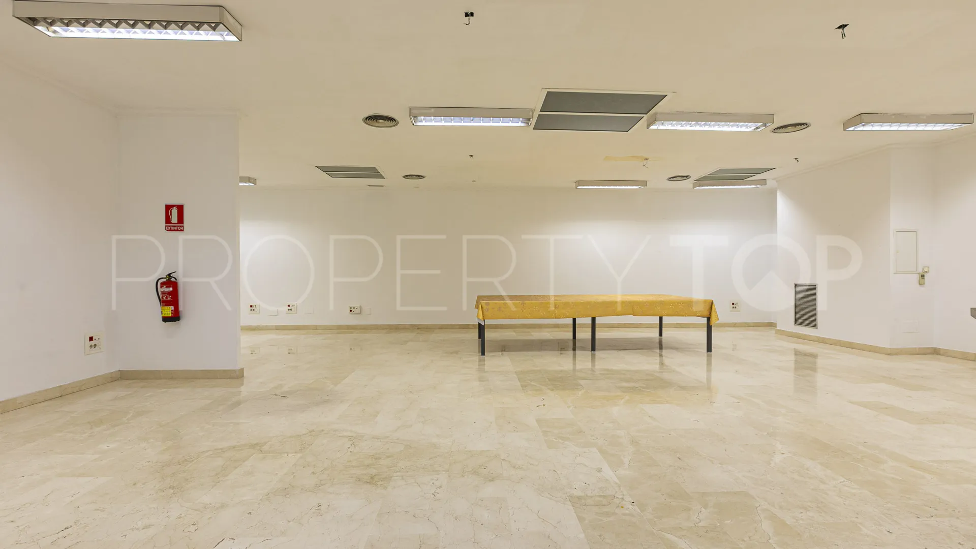 Nave en venta en Plaza de toros-La Ermita con 8 dormitorios