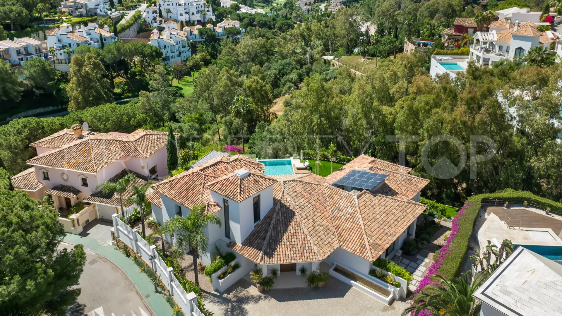 El Herrojo 6 bedrooms villa for sale