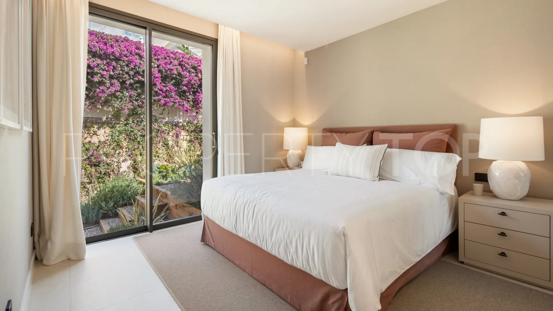 El Herrojo 6 bedrooms villa for sale