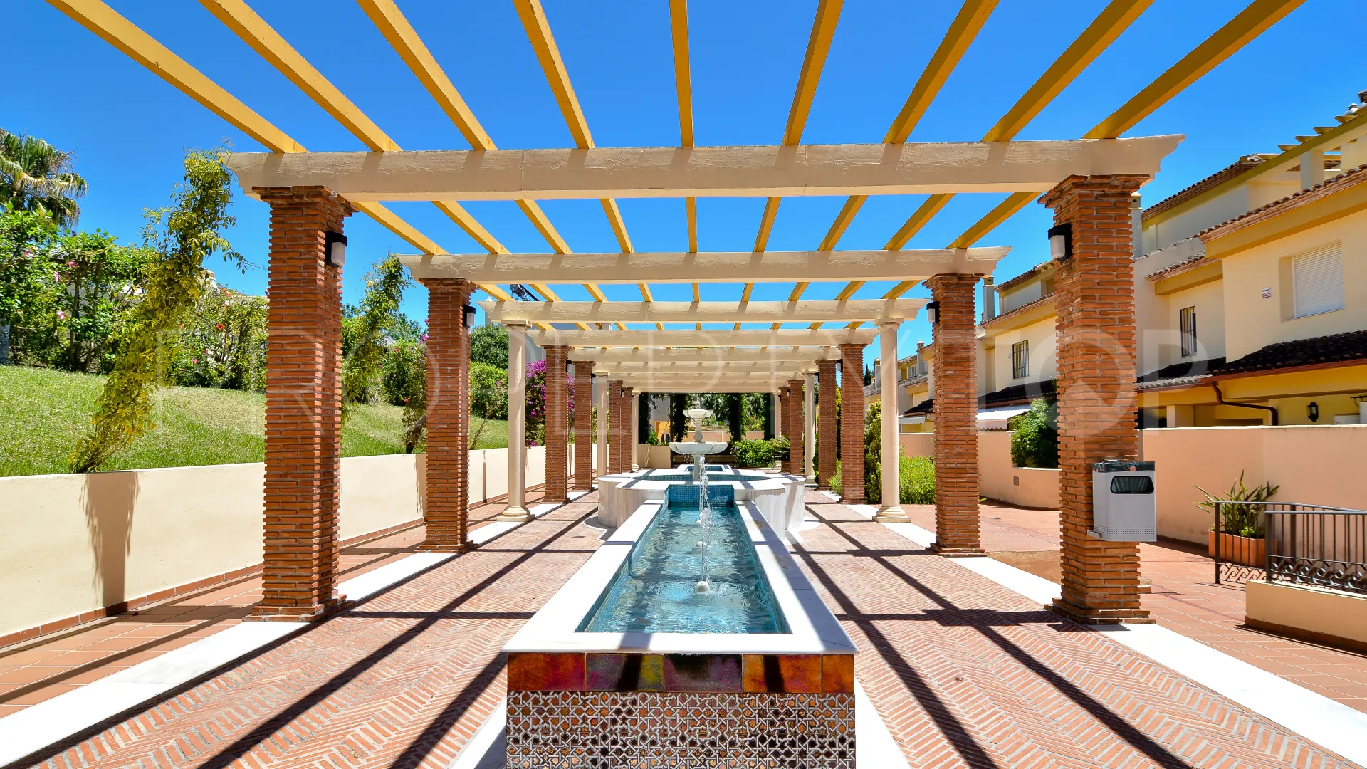 Corona de Nagüeles town house for sale