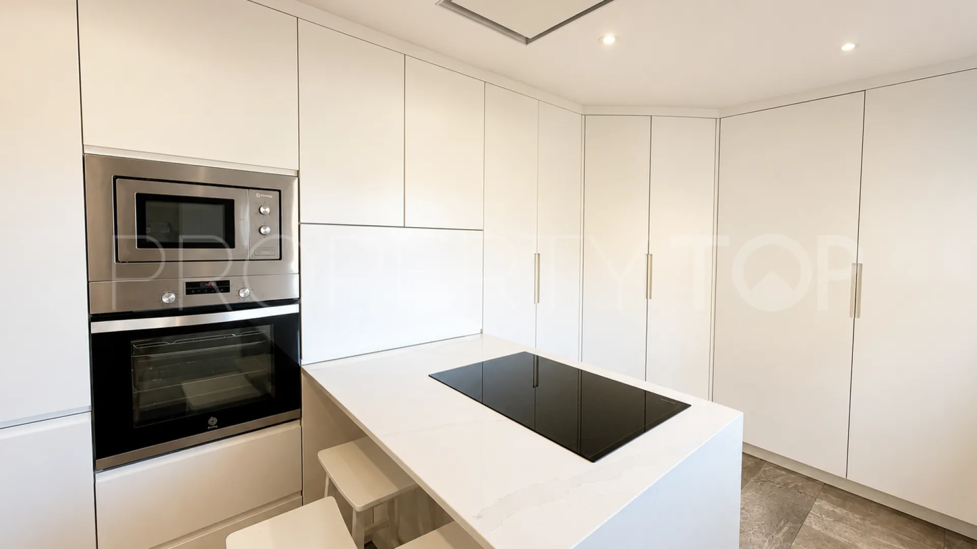 Corona de Nagüeles town house for sale
