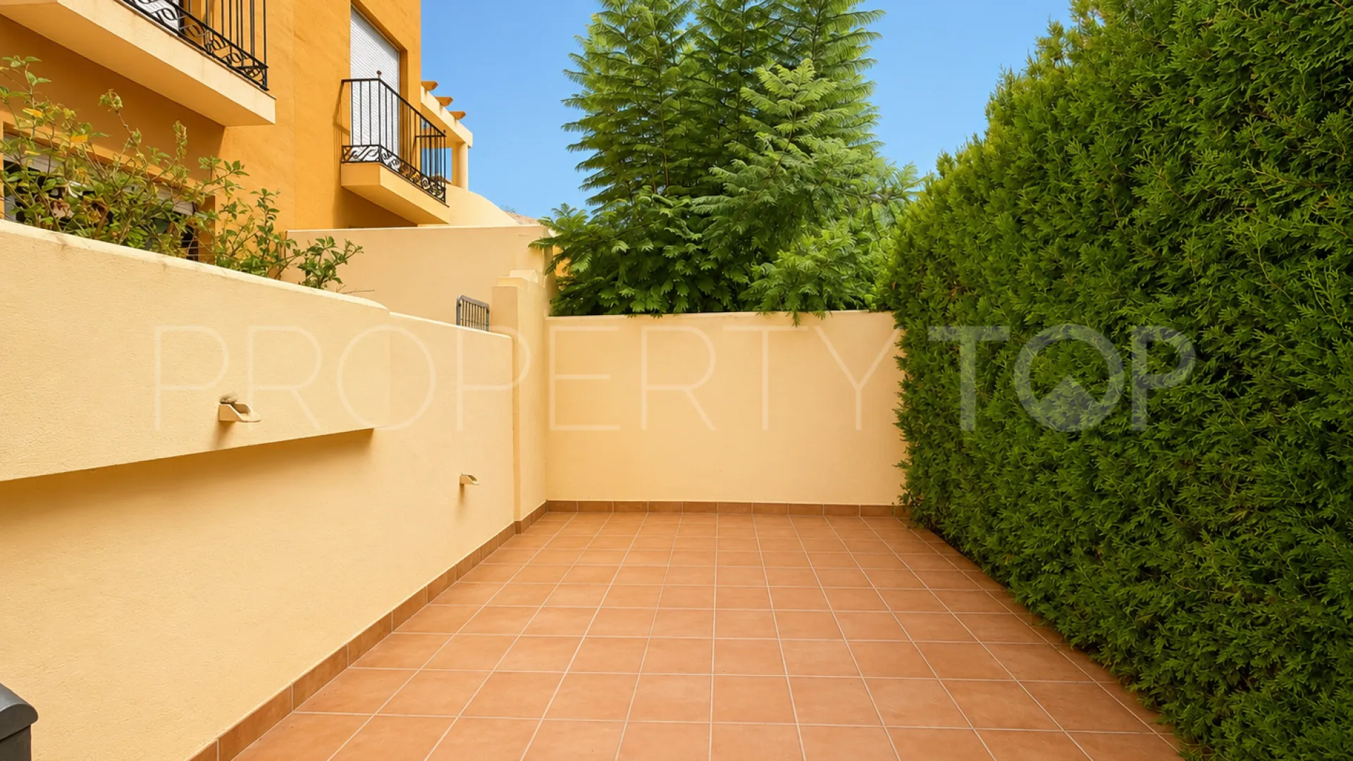 Corona de Nagüeles town house for sale