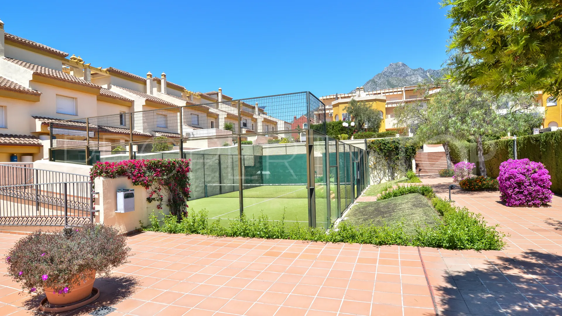 Corona de Nagüeles town house for sale