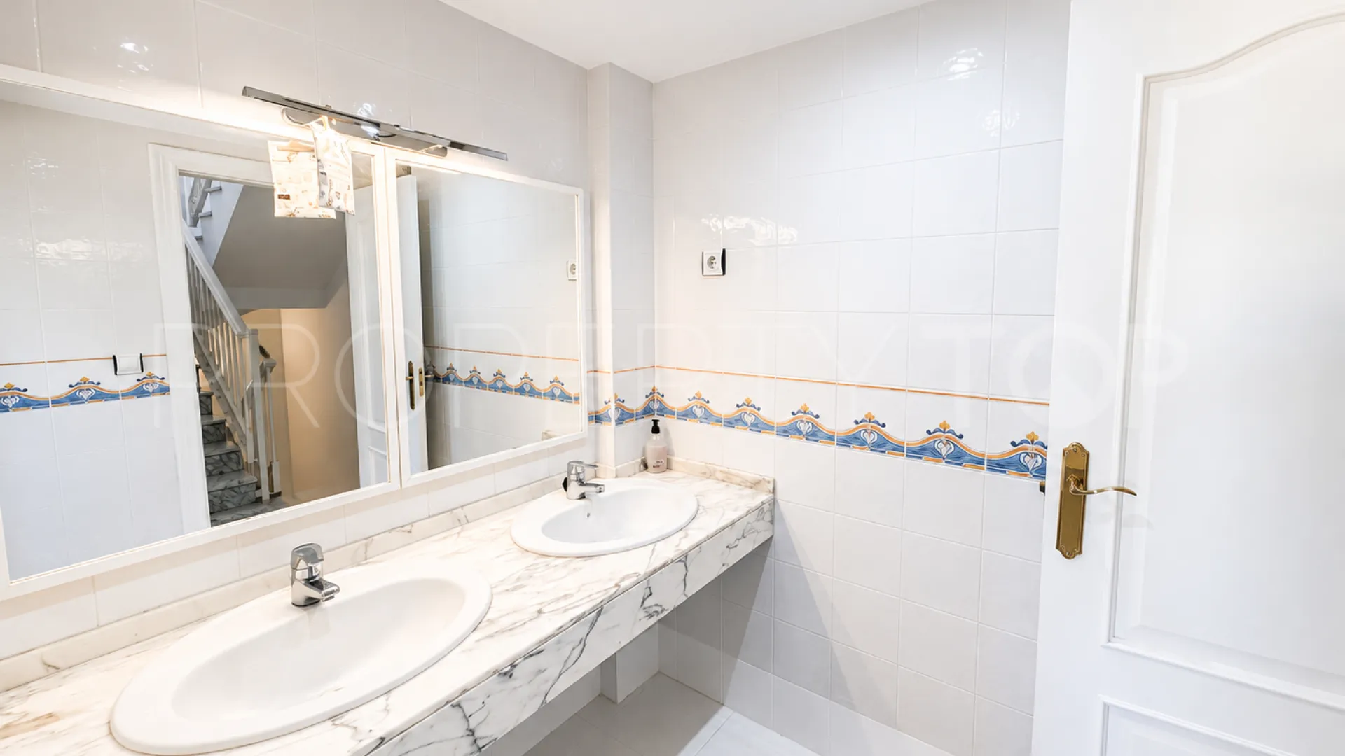 Corona de Nagüeles town house for sale