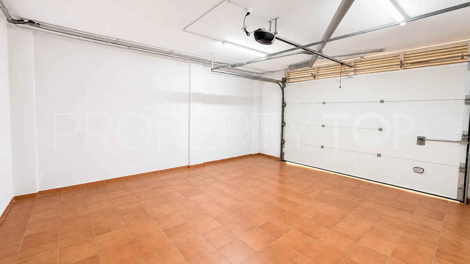 Corona de Nagüeles town house for sale