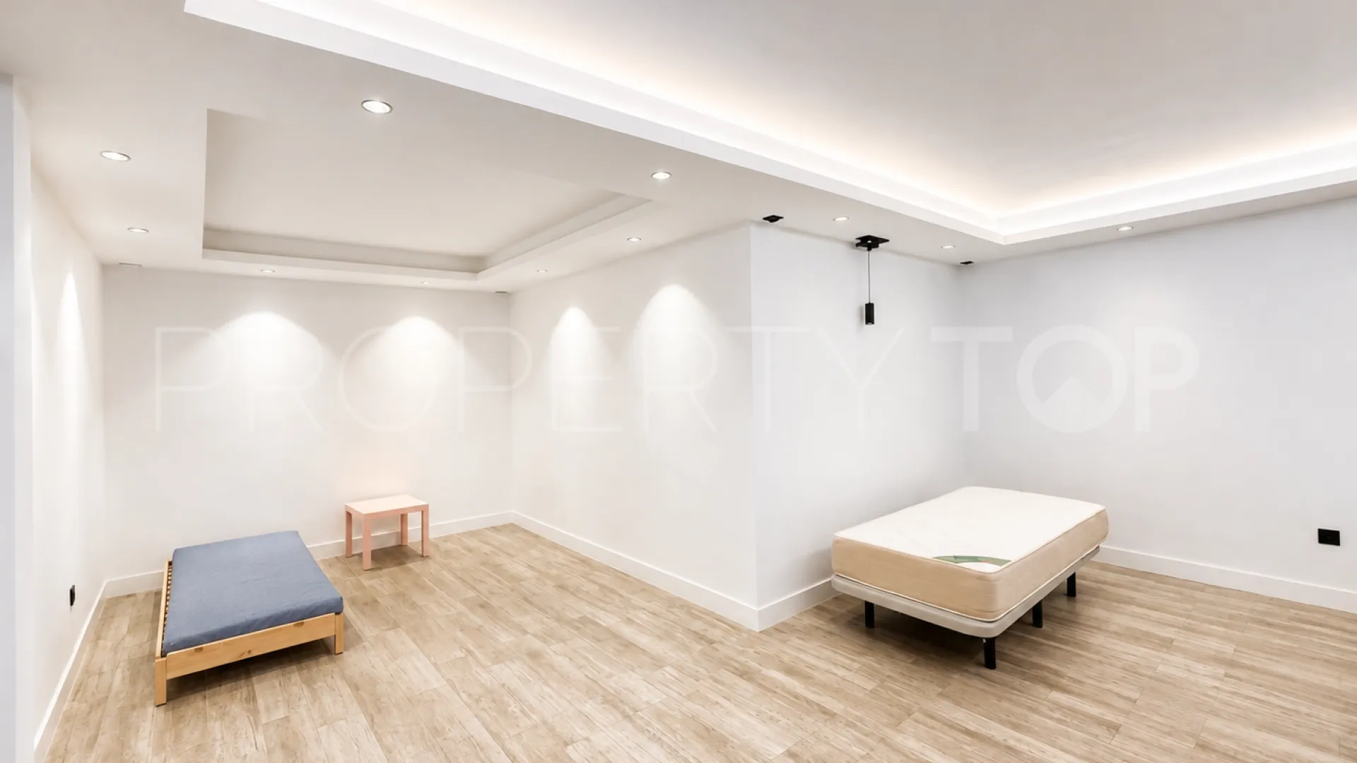 Corona de Nagüeles town house for sale