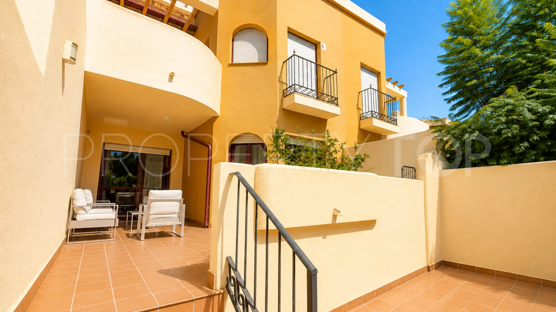 Corona de Nagüeles town house for sale