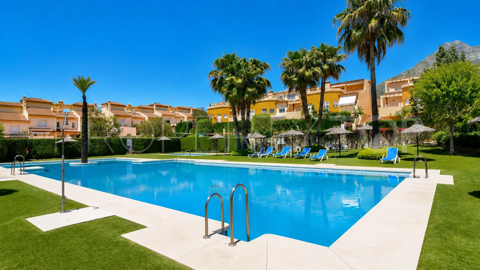 Corona de Nagüeles town house for sale