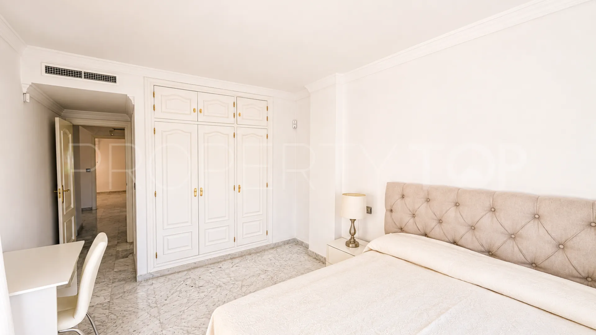 Corona de Nagüeles town house for sale