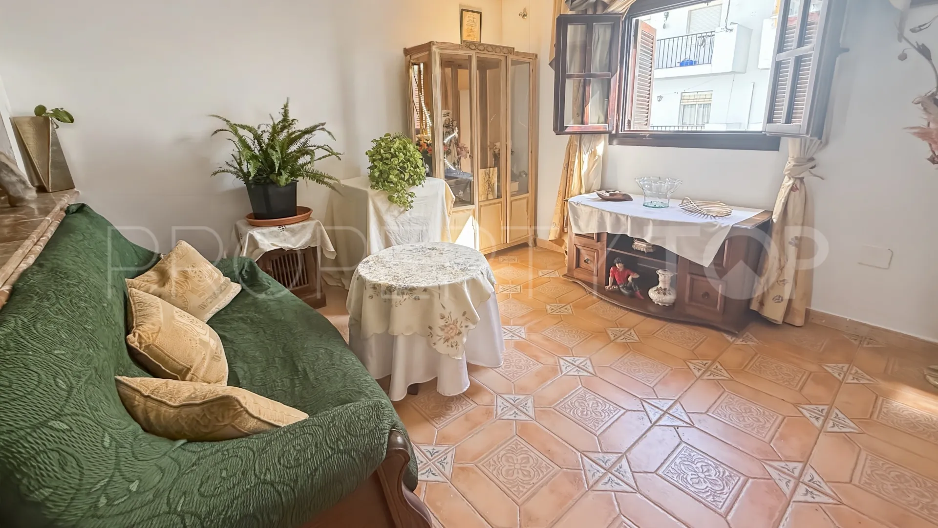 2 bedrooms Estepona flat for sale
