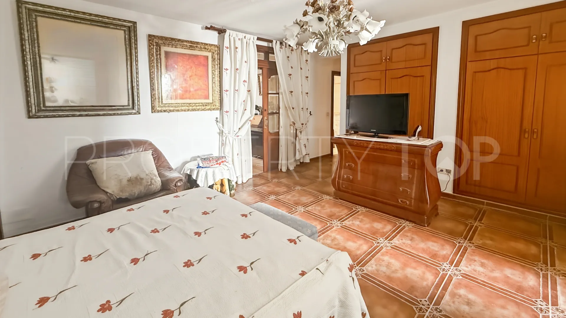2 bedrooms Estepona flat for sale
