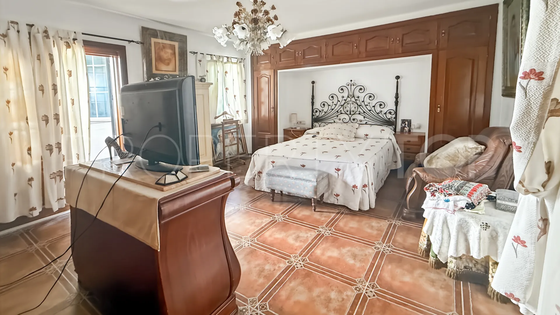 2 bedrooms Estepona flat for sale